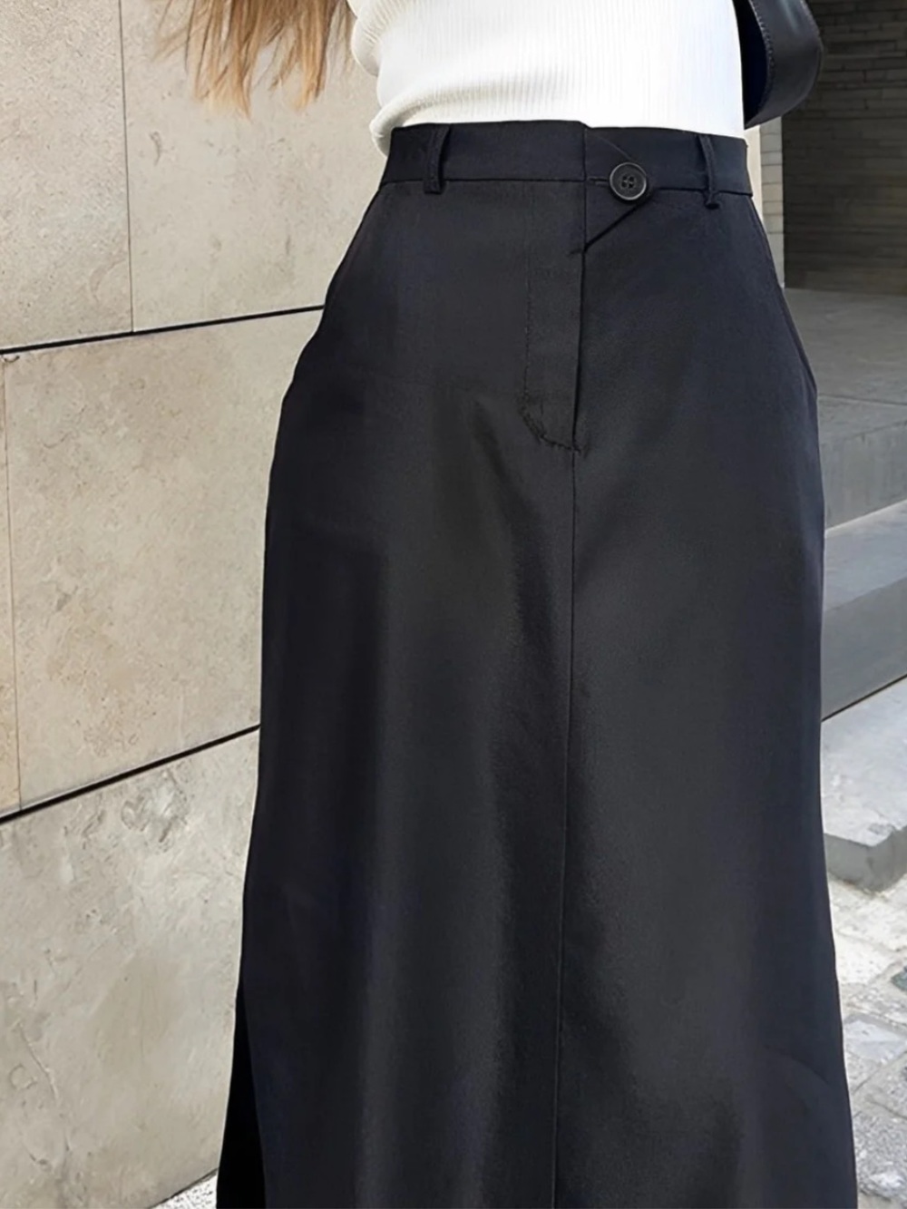 High-Waist Black Maxi Skirt with Side Slit - Picture 3 of 6